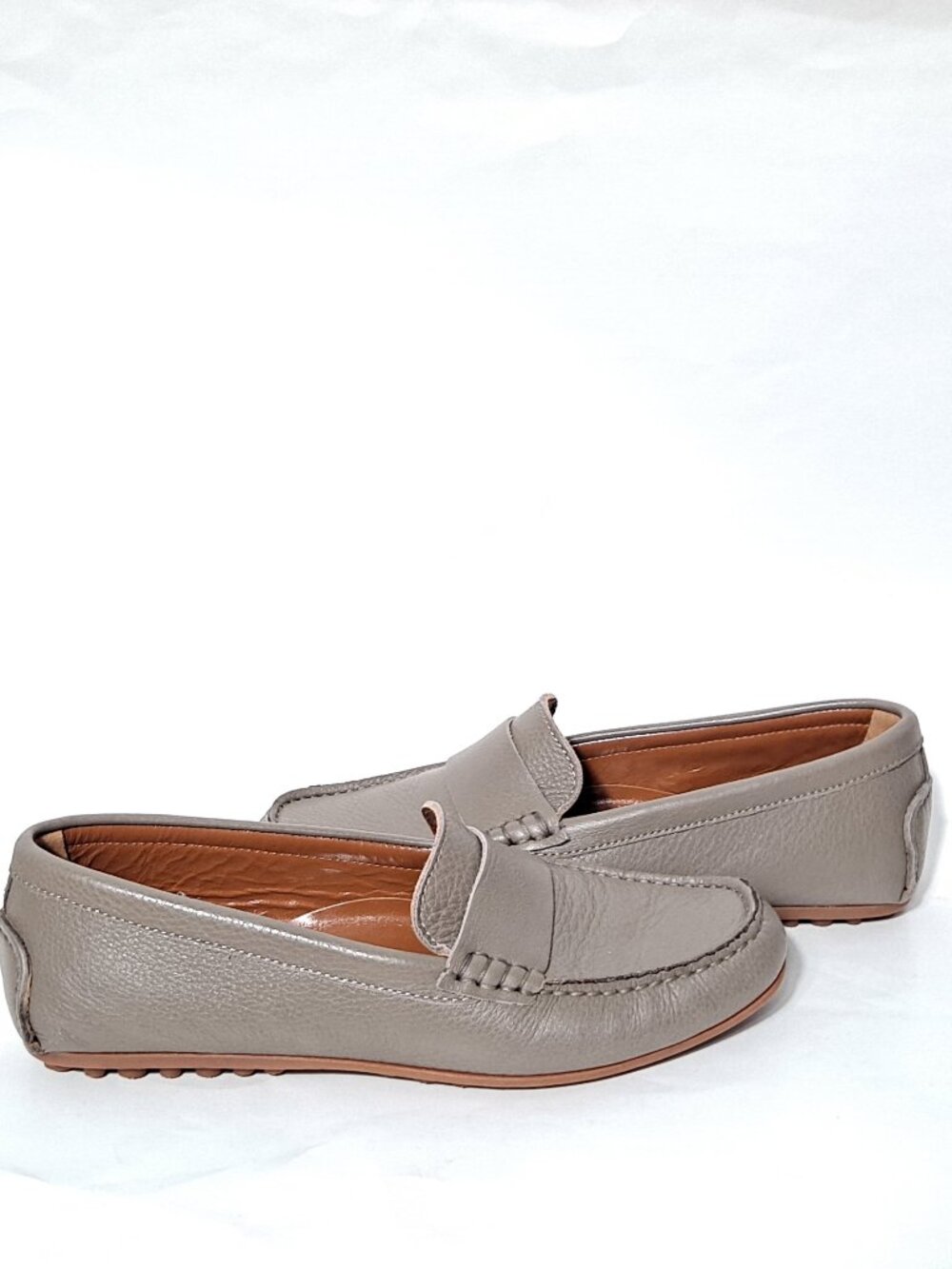 New without tags Aquatalia Taupe Grey Leather Driving Loafers 8.5